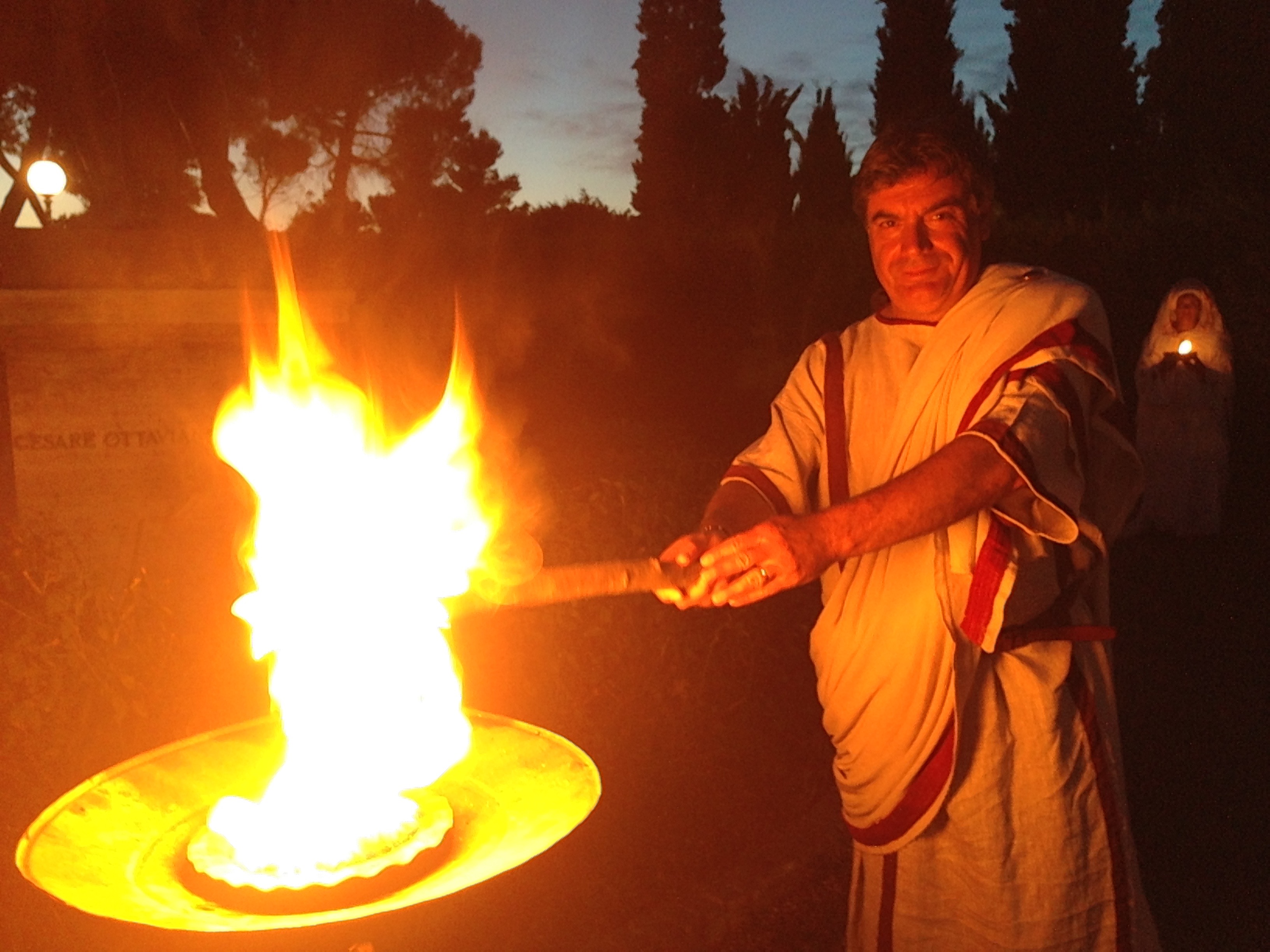 Il fuoco sacro brucia sotto Cesare Ottaviano. Benvenuta Fanum Fortunae 2018
